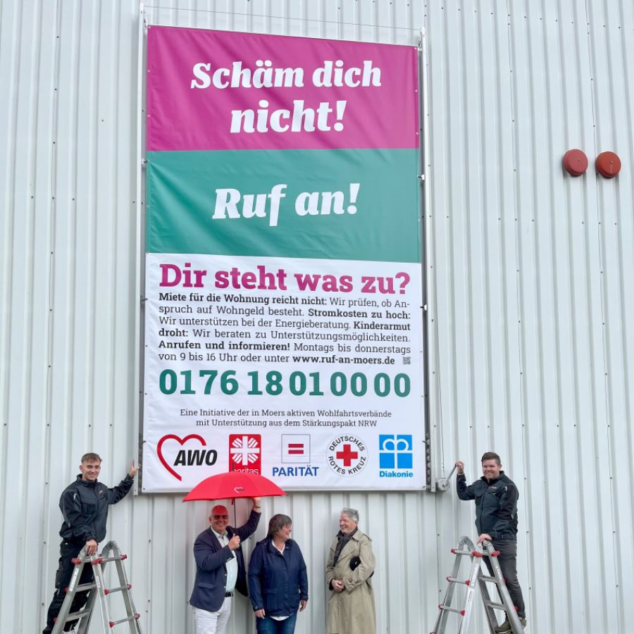 Banner-Montage beim Baumarkt Swertz in Moers